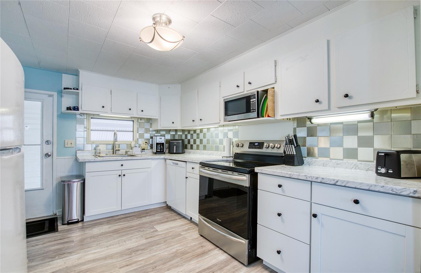 Image 10 of 39 For 18675 Us Highway 19 N 217