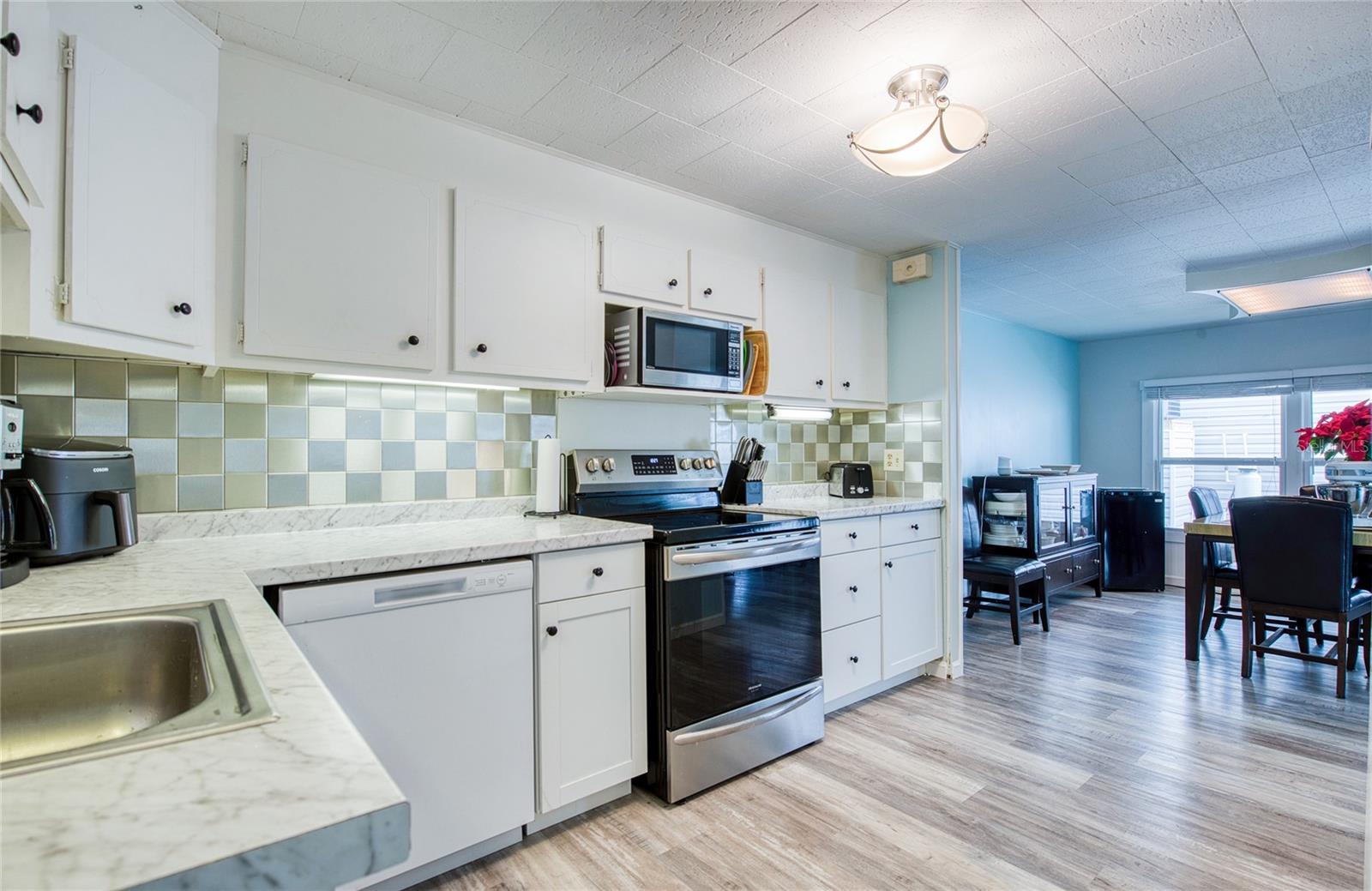 Image 11 of 39 For 18675 Us Highway 19 N 217