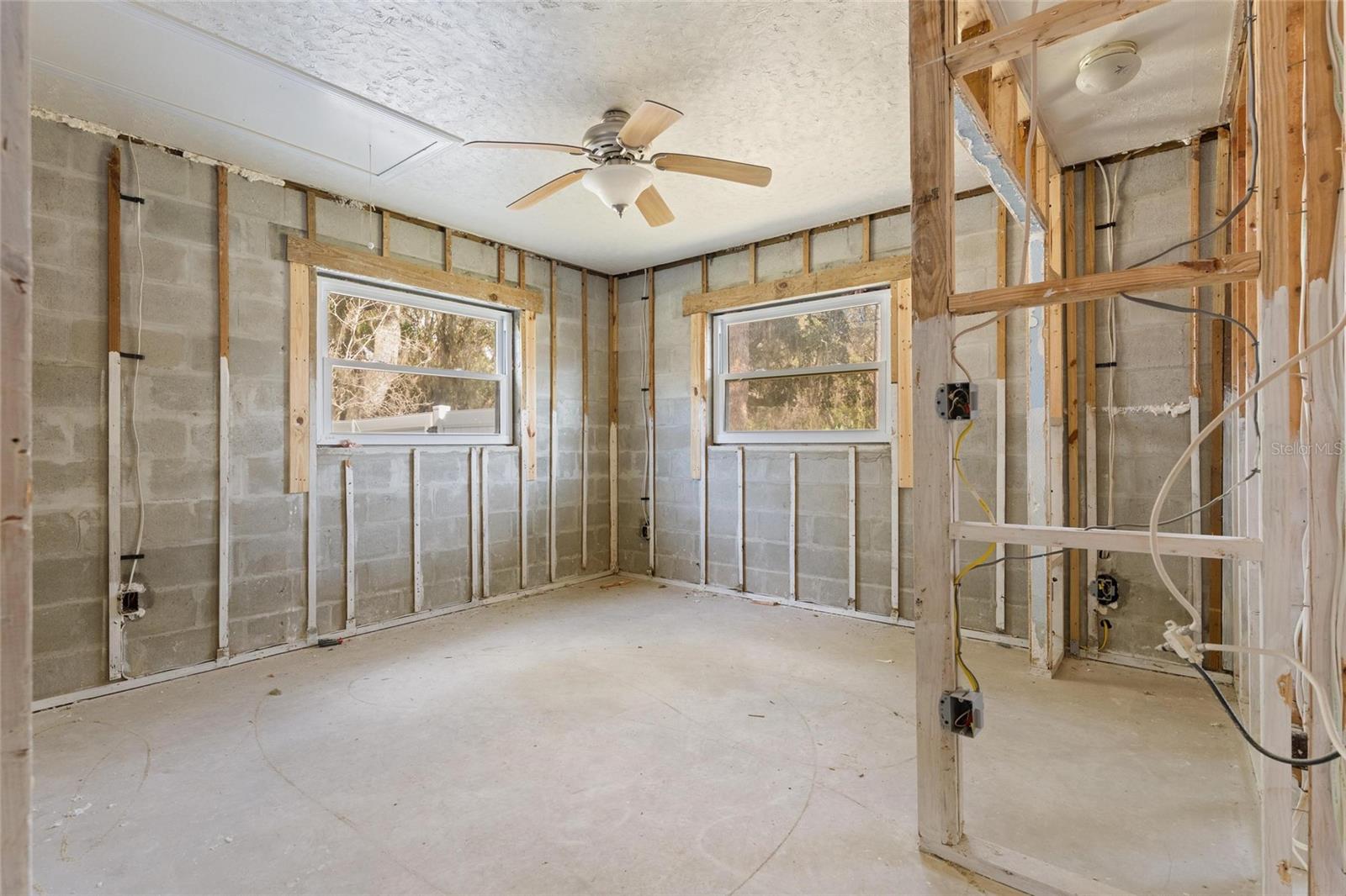 Image 25 of 29 For 4871 Mockingbird Drive