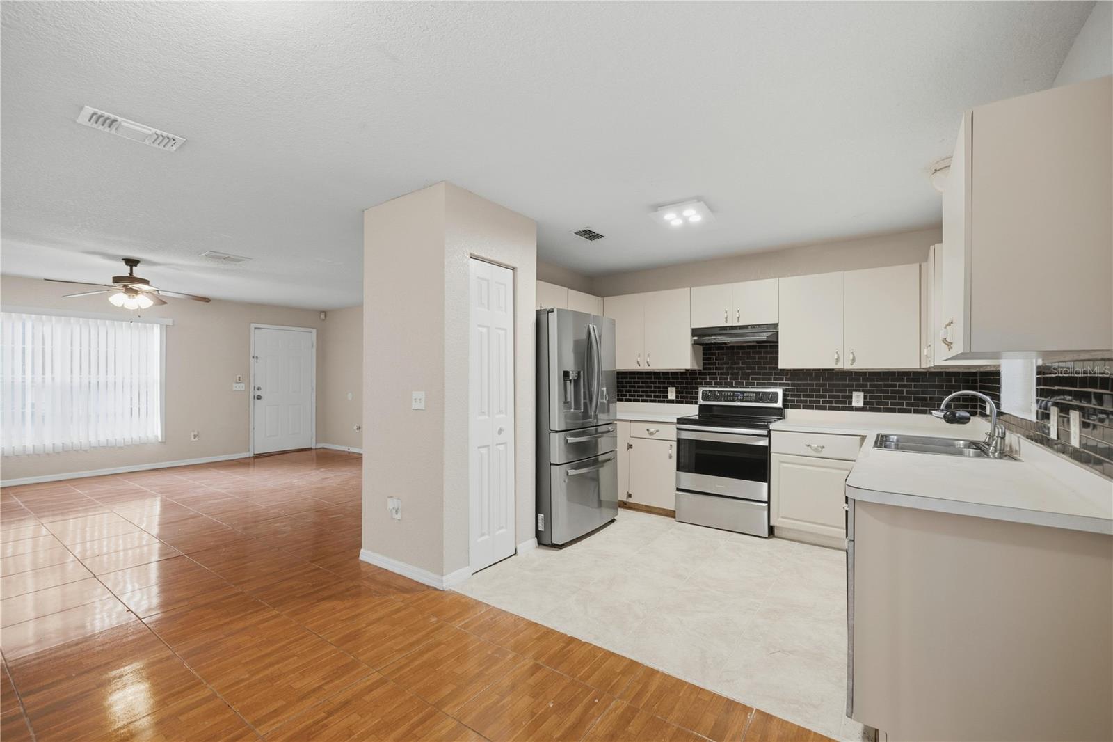 Image 13 of 32 For 14 Cedar Tree Terrace