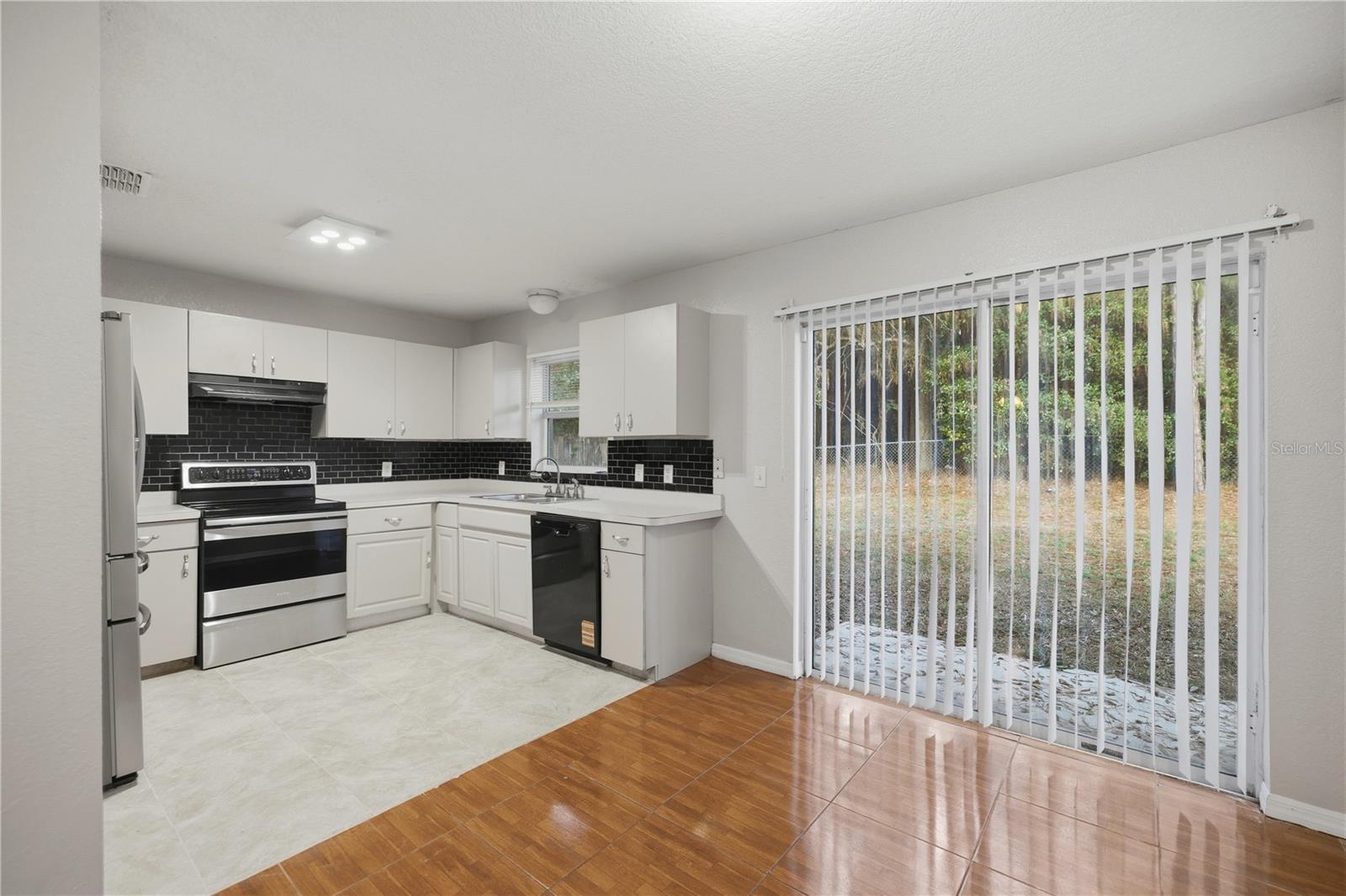 Image 14 of 32 For 14 Cedar Tree Terrace