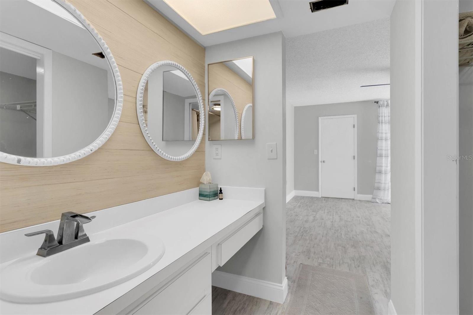 Image 20 of 35 For 108 Lakeview Place 108