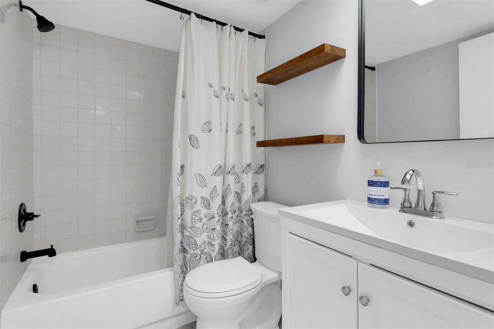 Image 24 of 35 For 108 Lakeview Place 108