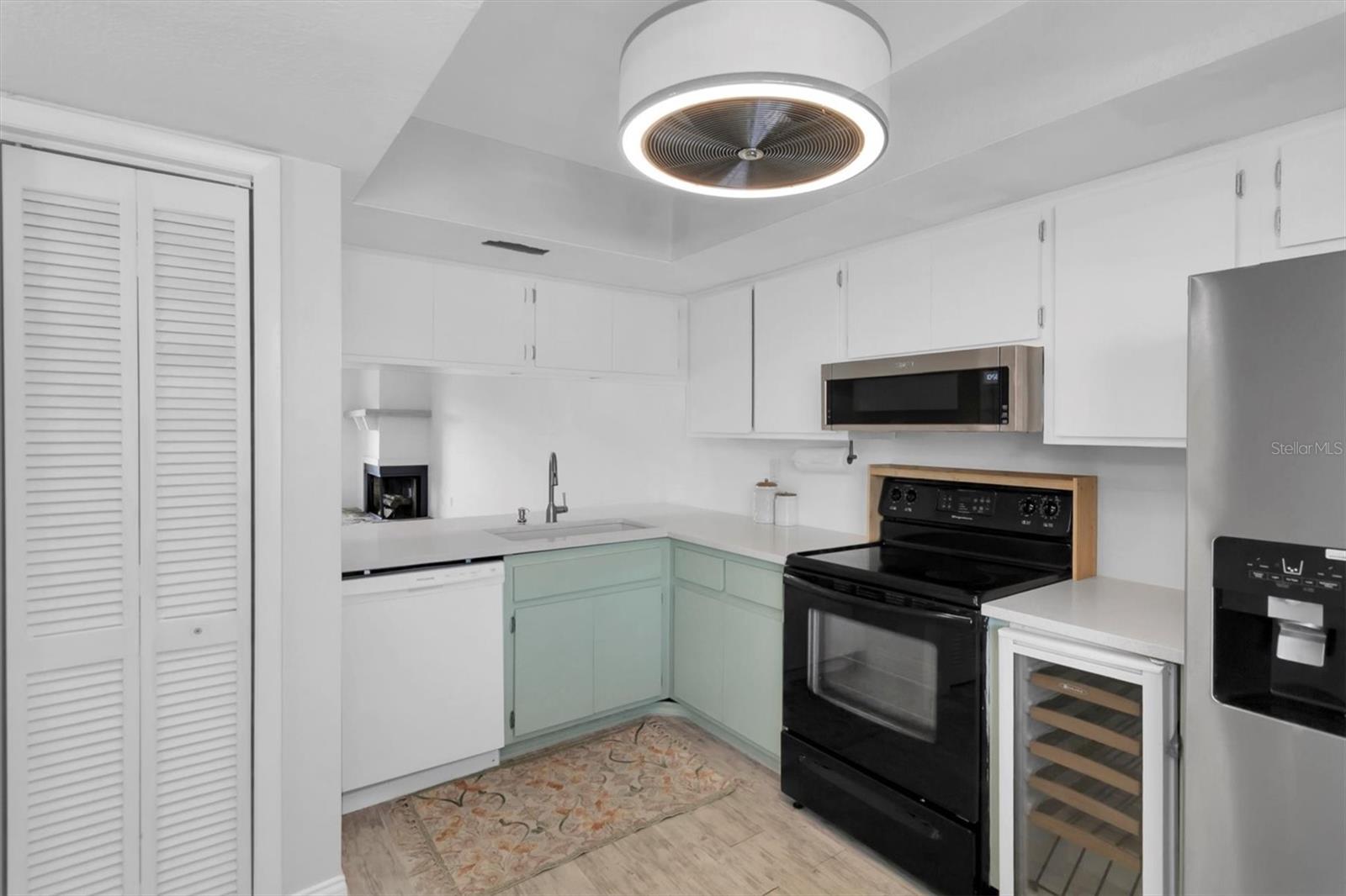 Image 9 of 35 For 108 Lakeview Place 108