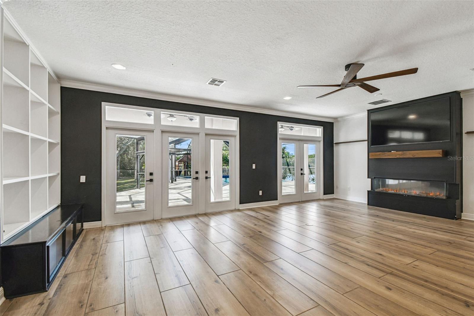 Image 22 of 66 For 372 Coco Plum Court