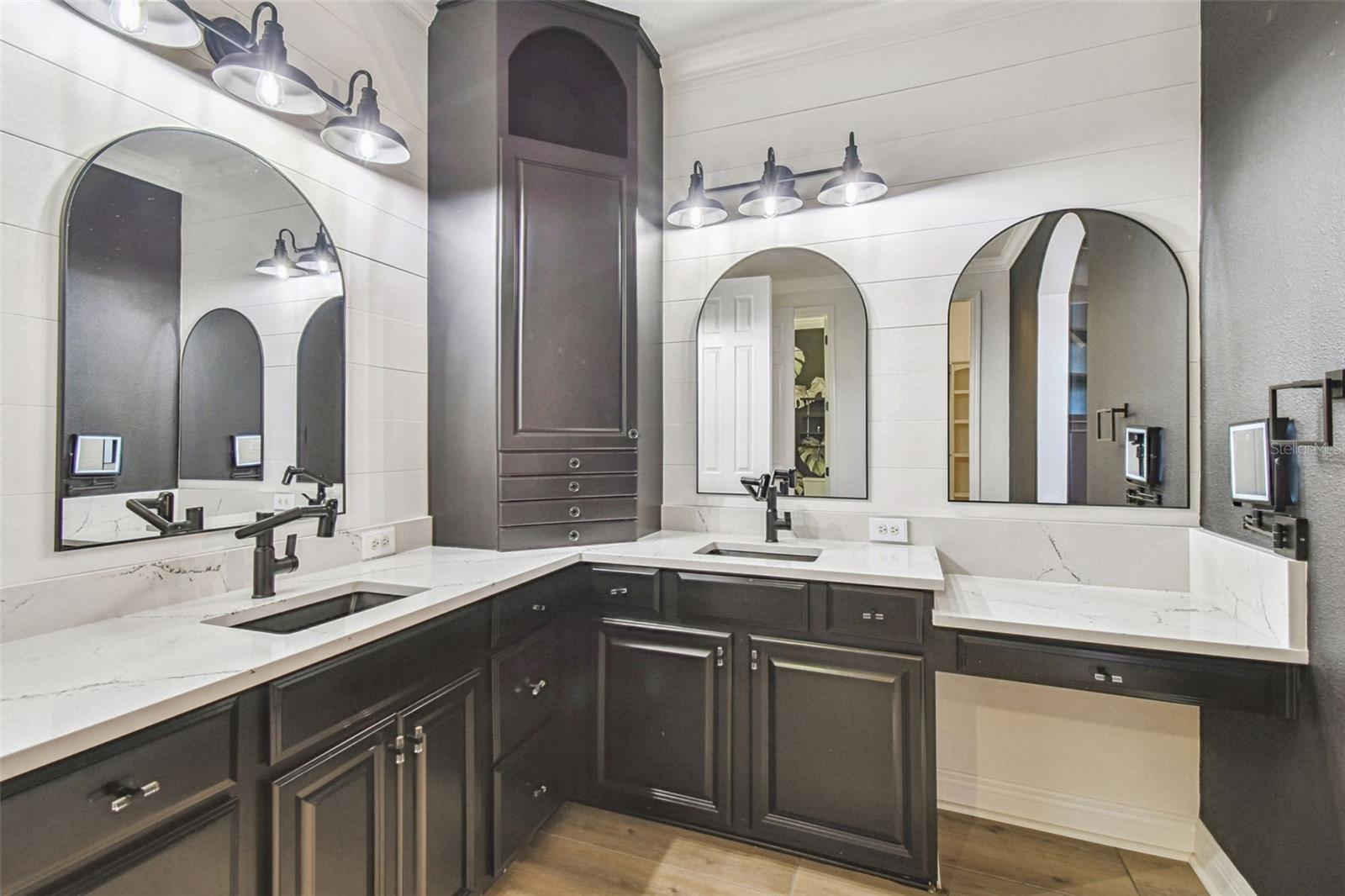 Image 29 of 66 For 372 Coco Plum Court