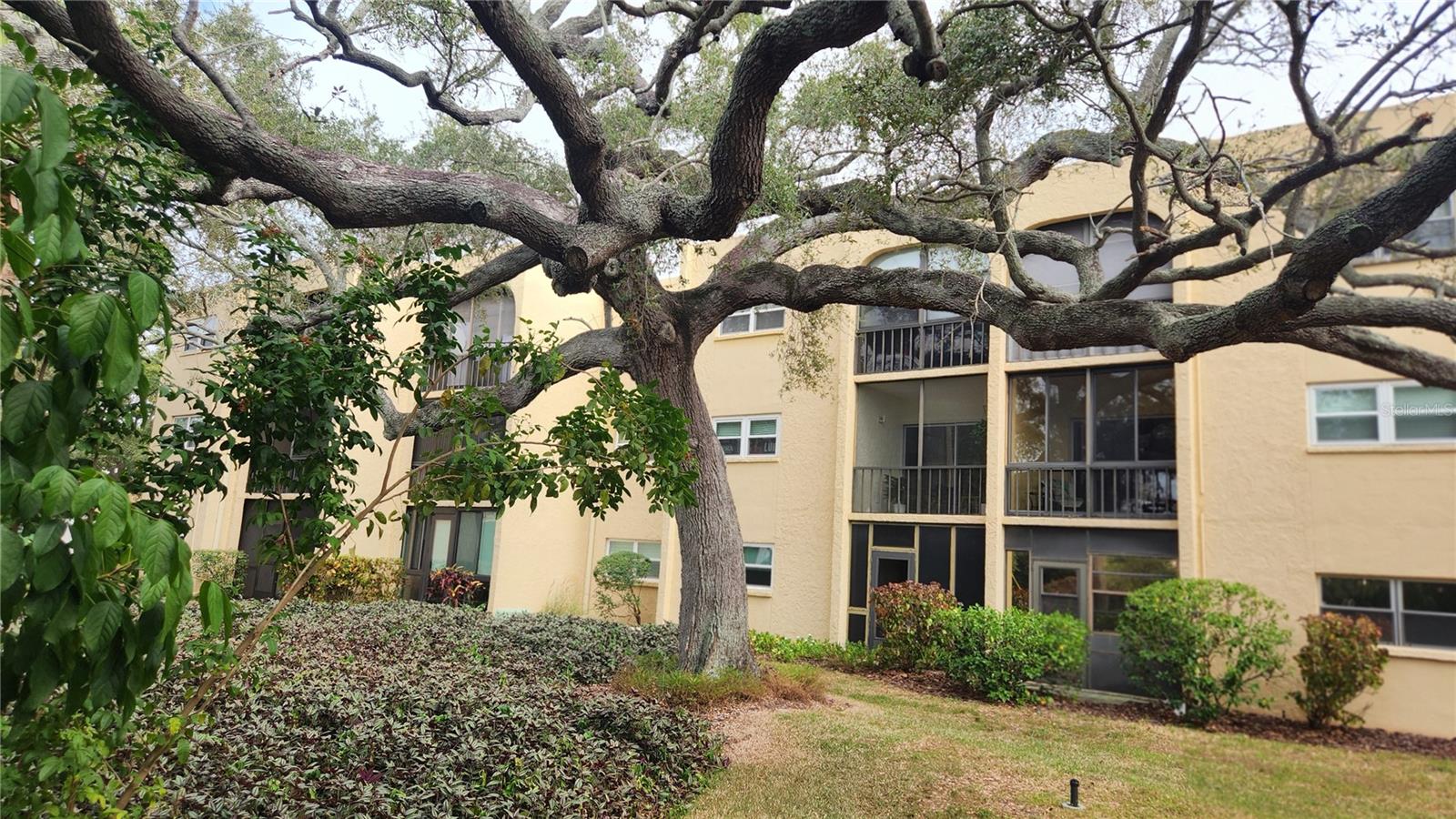 Image 3 of 33 For 11485 Oakhurst Road 315