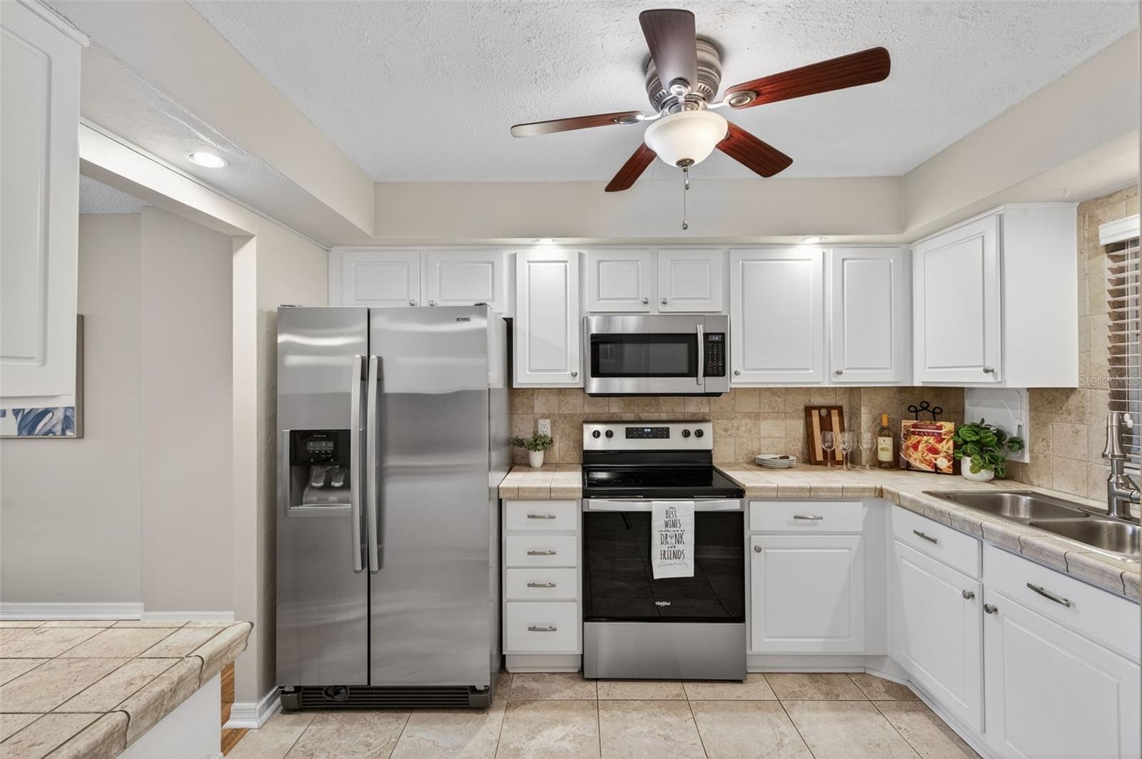 Image 10 of 34 For 700 Beach Drive Ne 406