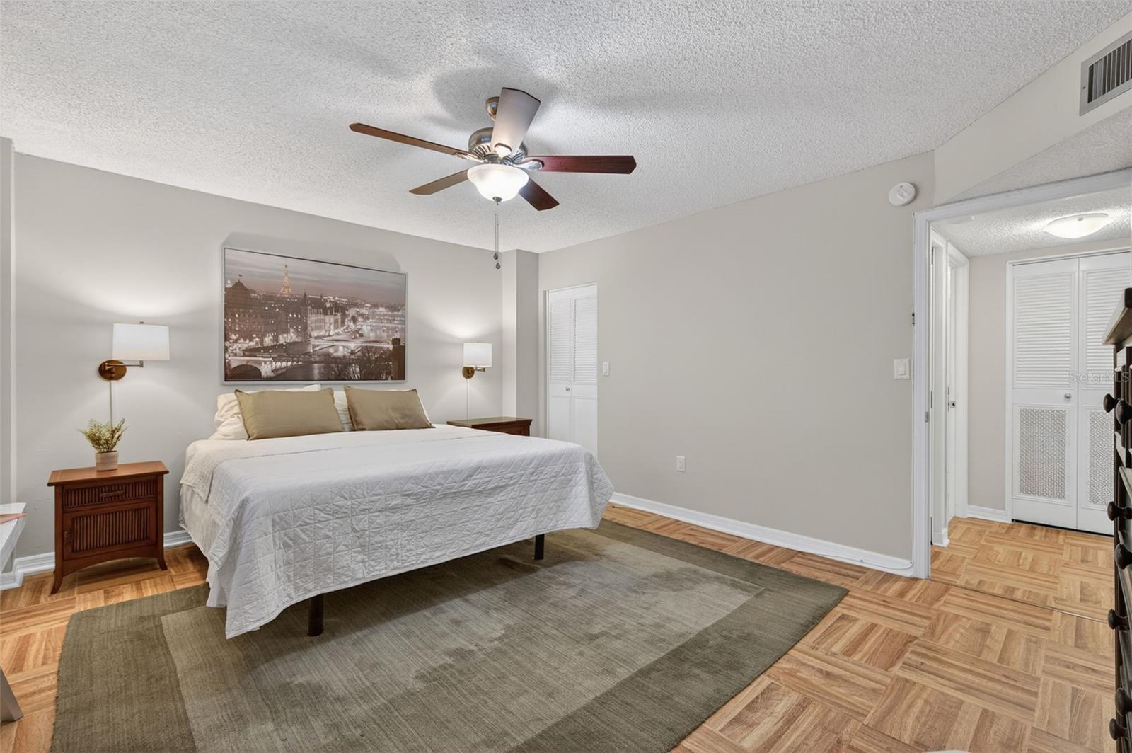 Image 16 of 34 For 700 Beach Drive Ne 406