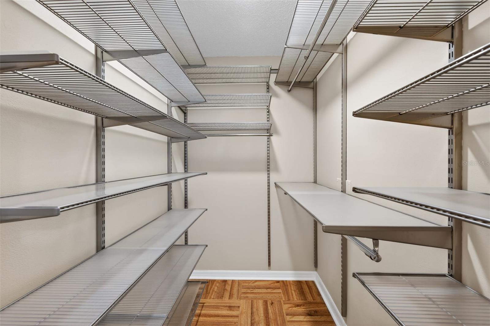 Image 17 of 34 For 700 Beach Drive Ne 406