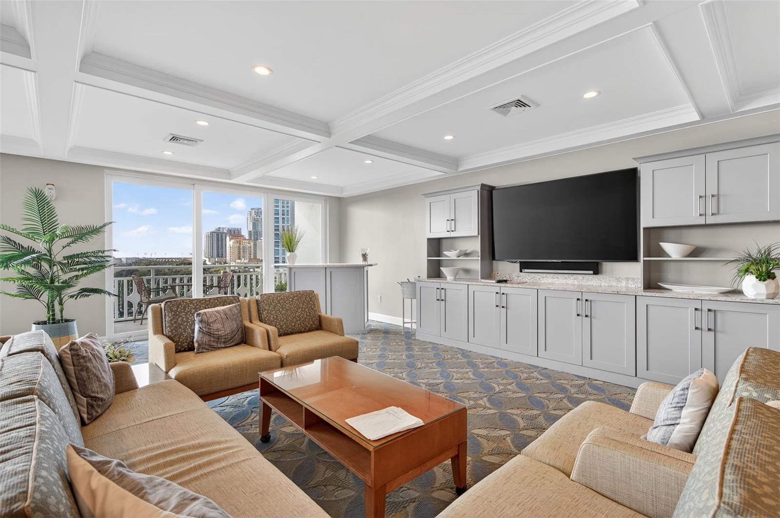 Image 22 of 34 For 700 Beach Drive Ne 406