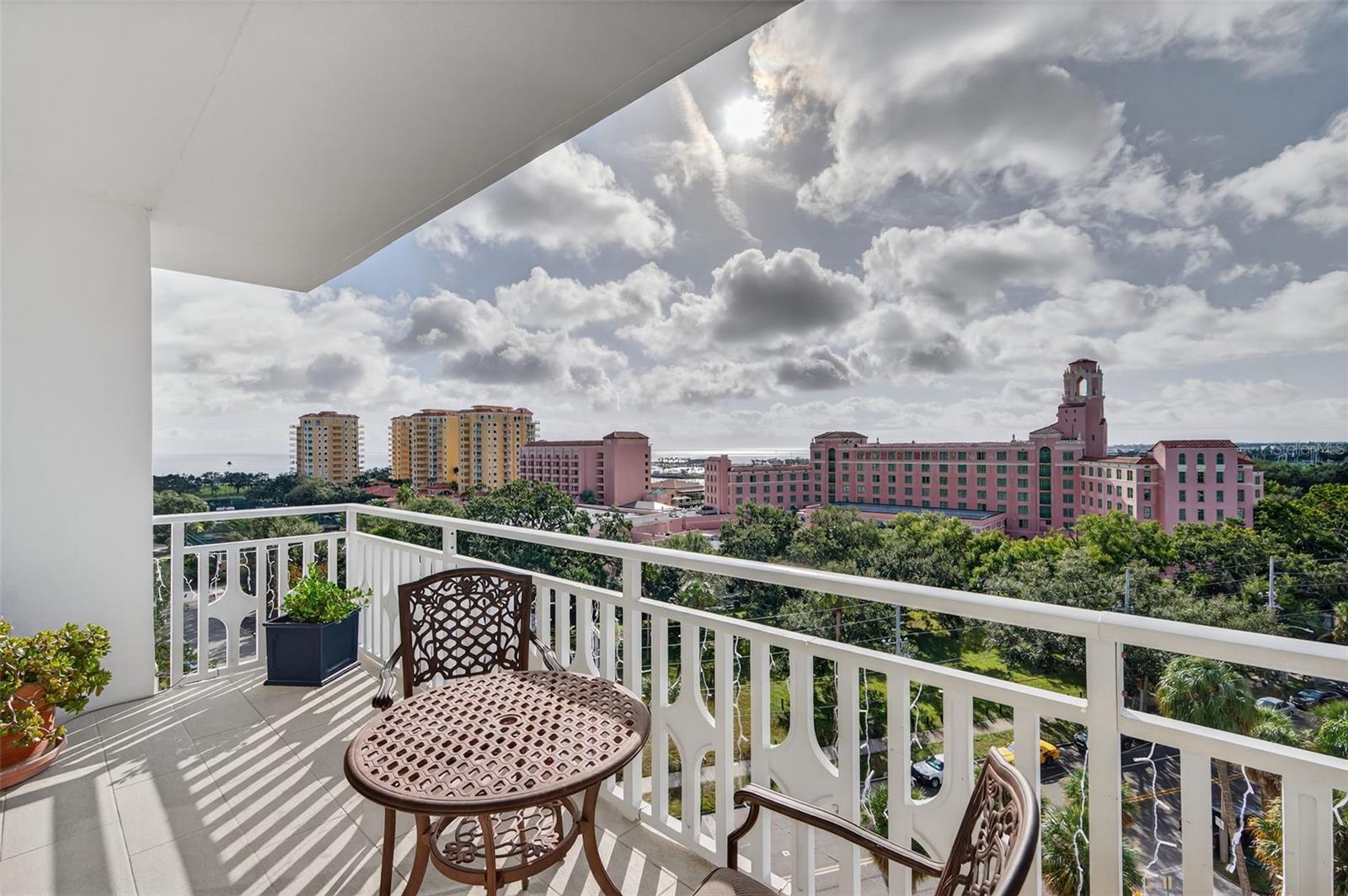 Image 25 of 34 For 700 Beach Drive Ne 406