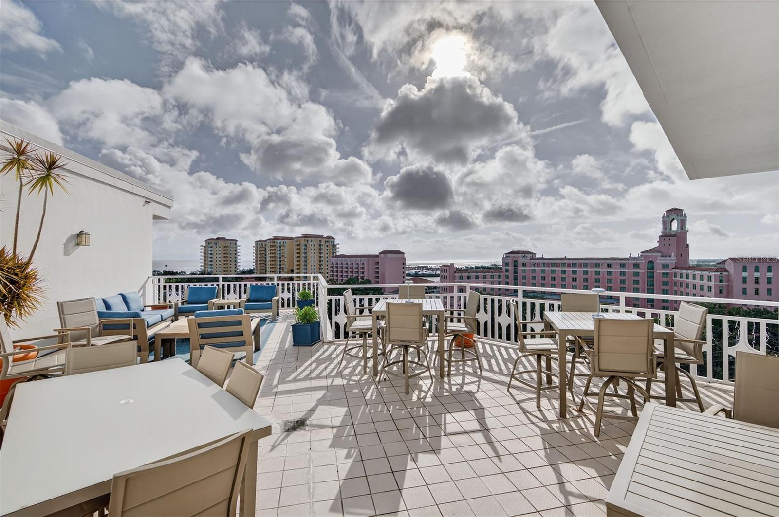 Image 26 of 34 For 700 Beach Drive Ne 406