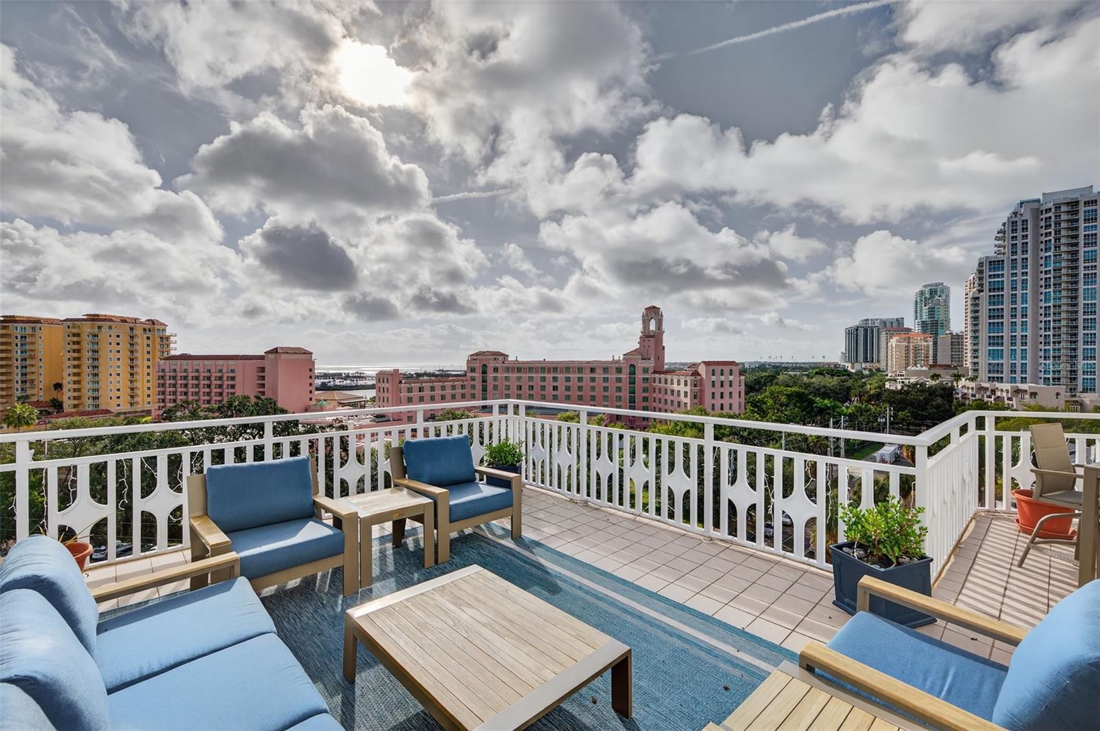 Image 27 of 34 For 700 Beach Drive Ne 406