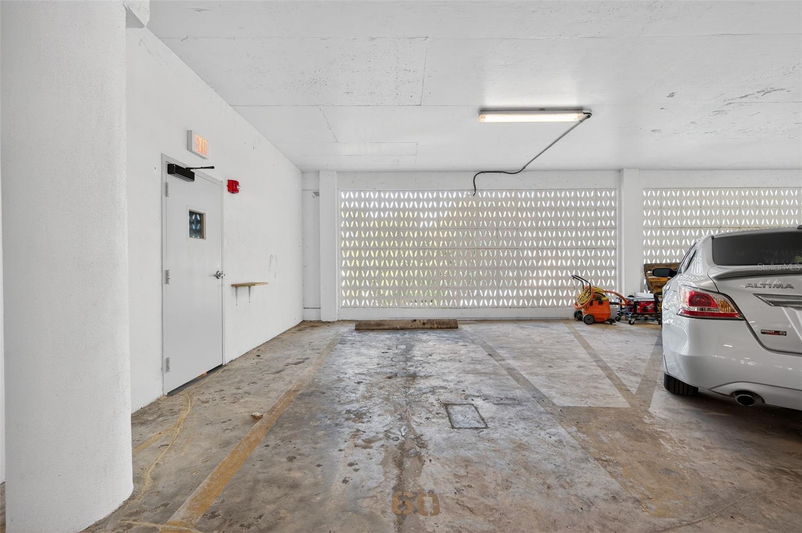 Image 28 of 34 For 700 Beach Drive Ne 406