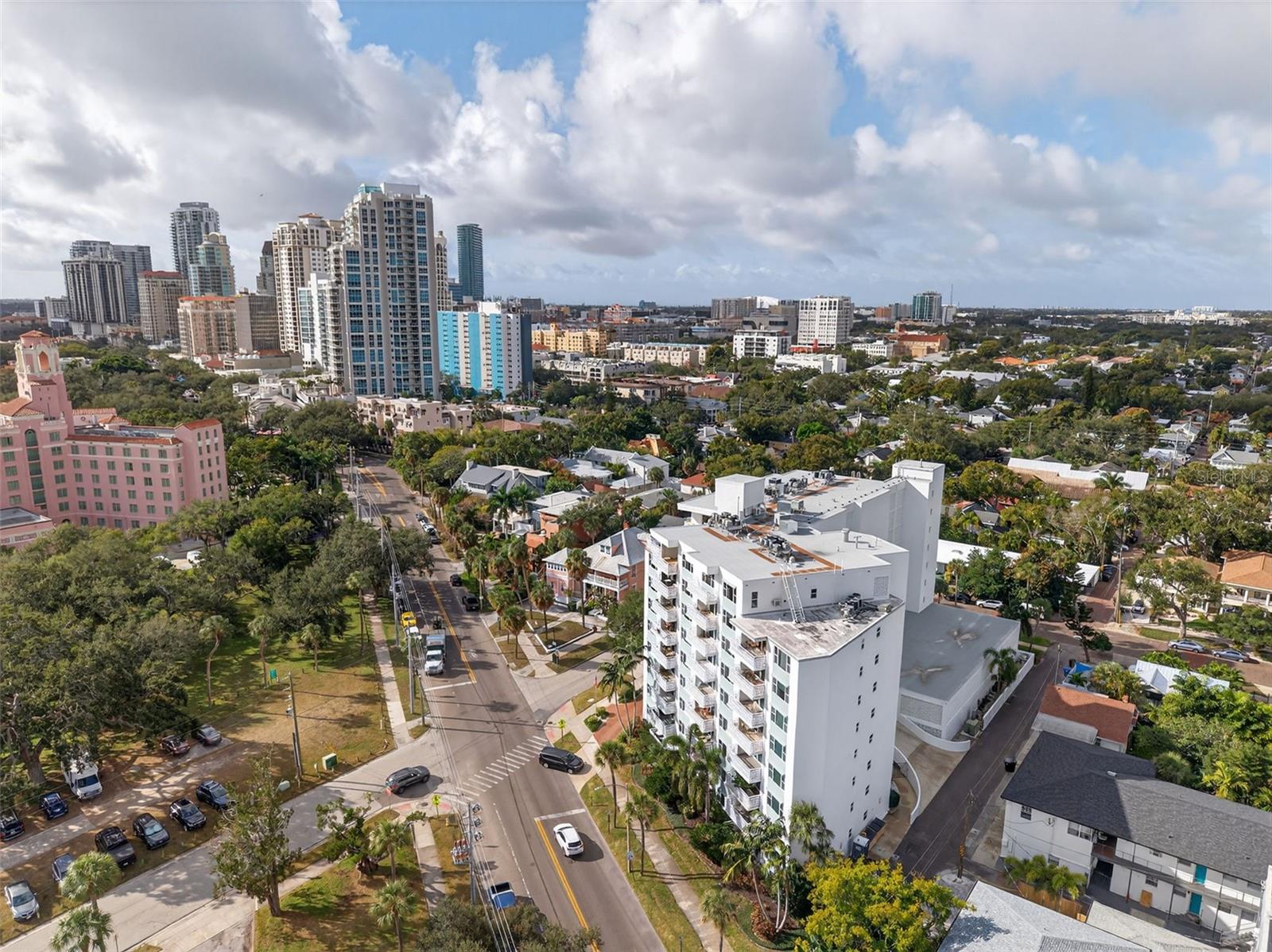 Image 3 of 34 For 700 Beach Drive Ne 406