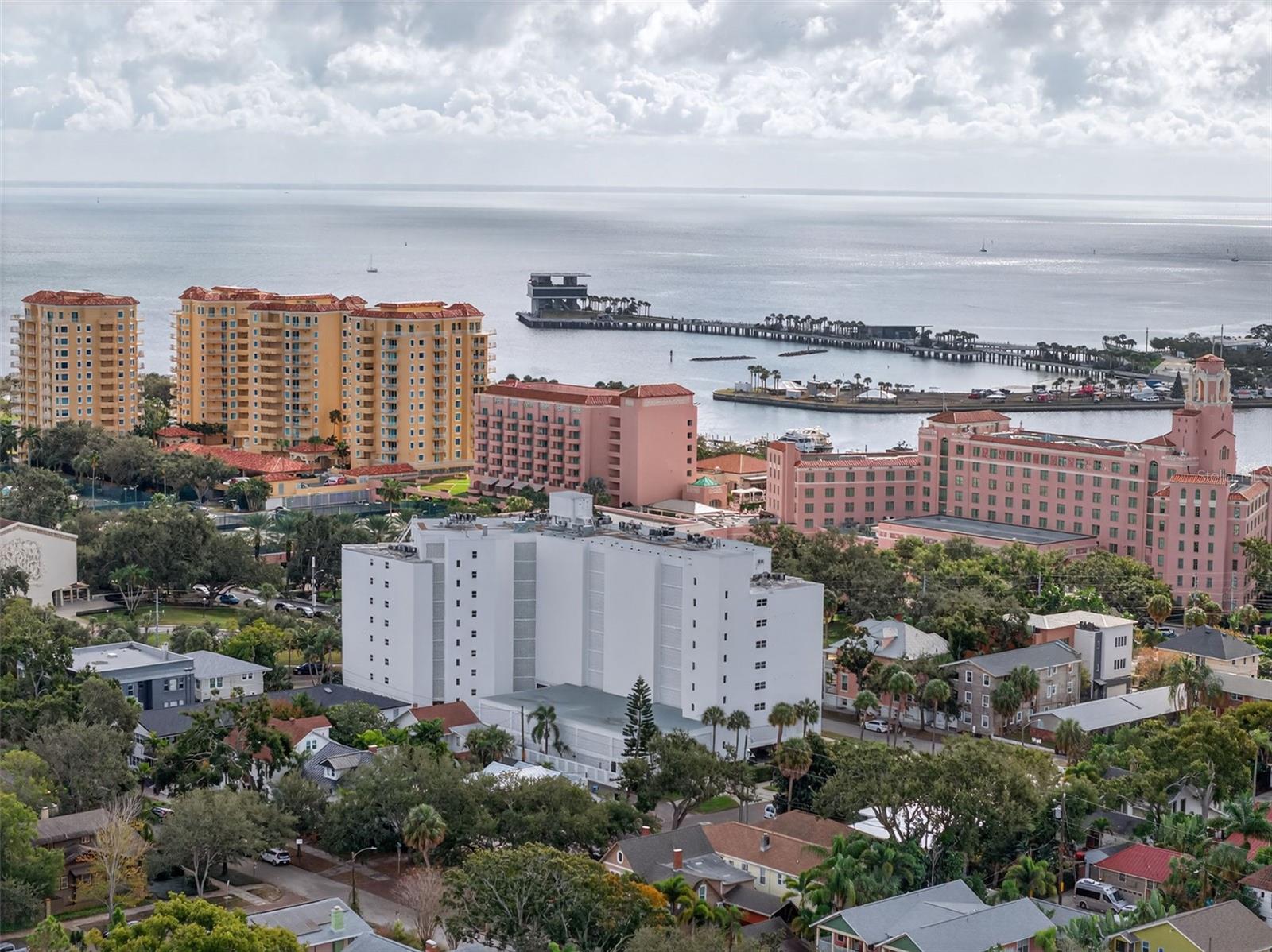 Image 30 of 34 For 700 Beach Drive Ne 406