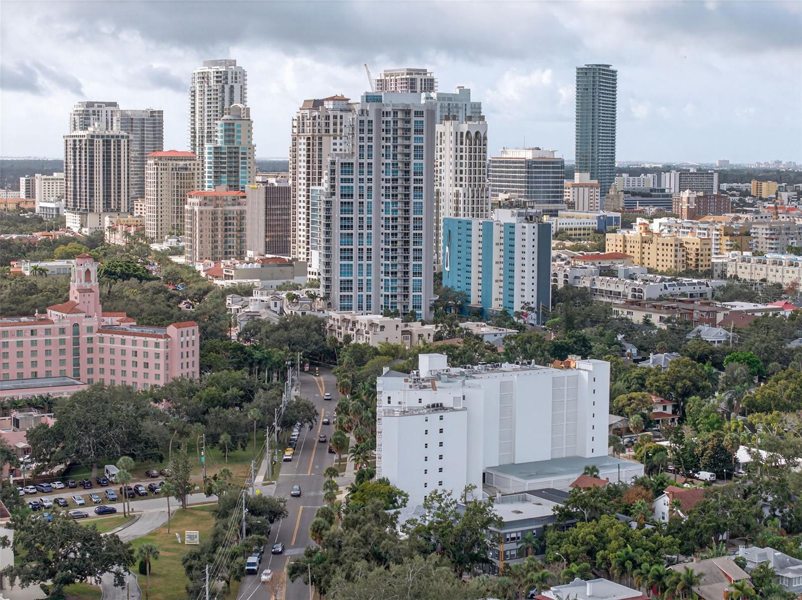 Image 31 of 34 For 700 Beach Drive Ne 406