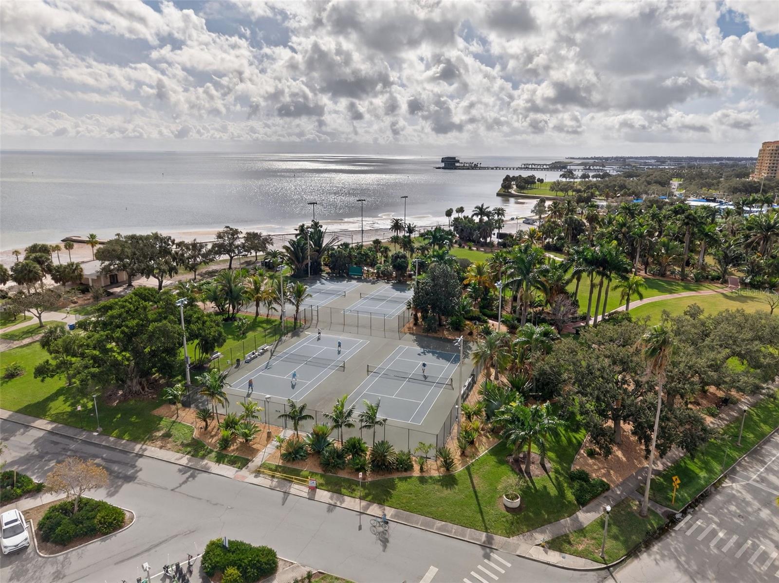 Image 32 of 34 For 700 Beach Drive Ne 406