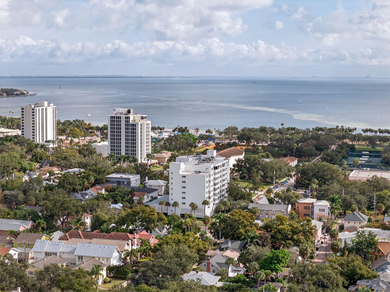 Image 4 of 34 For 700 Beach Drive Ne 406