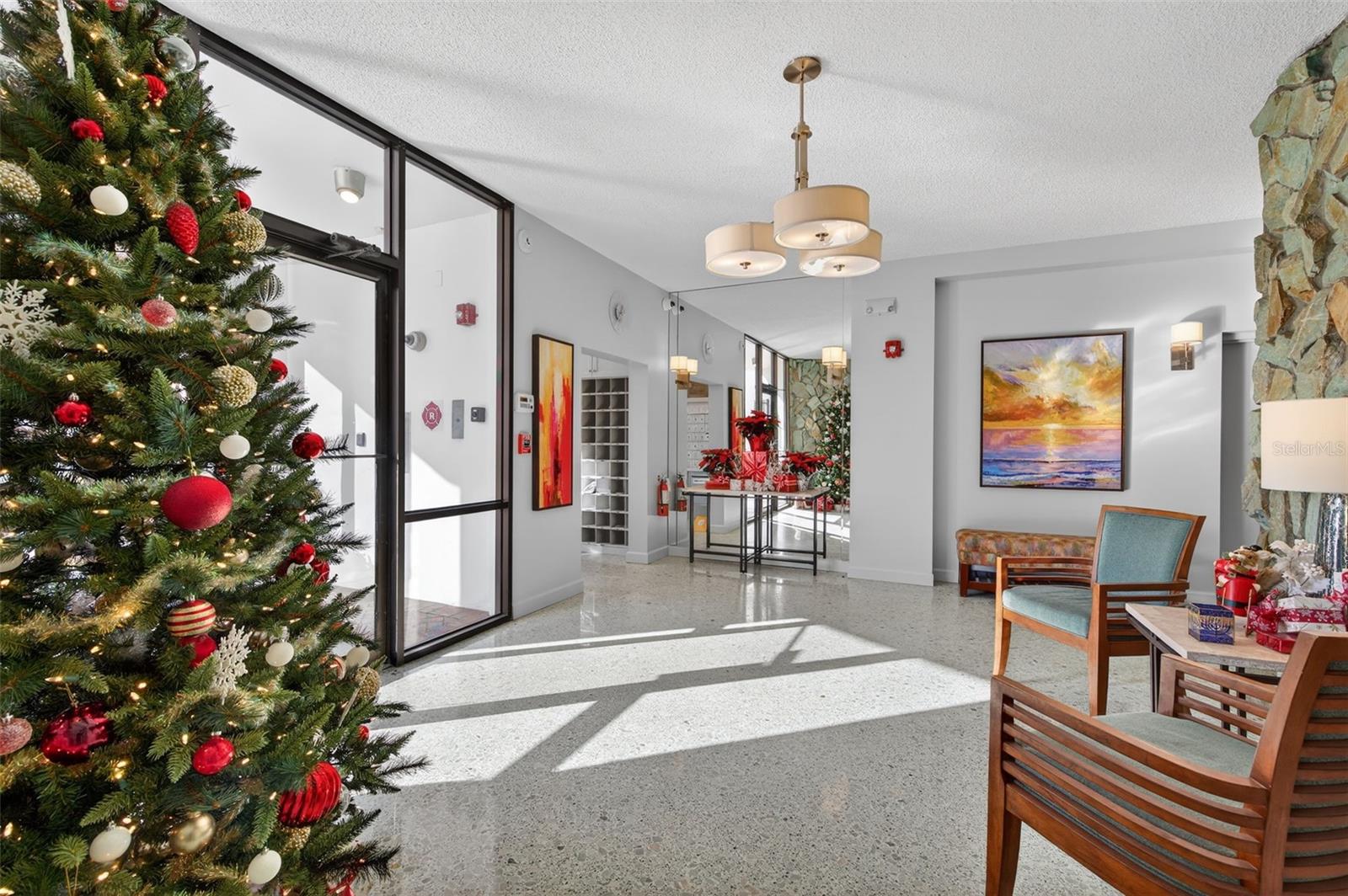 Image 6 of 34 For 700 Beach Drive Ne 406