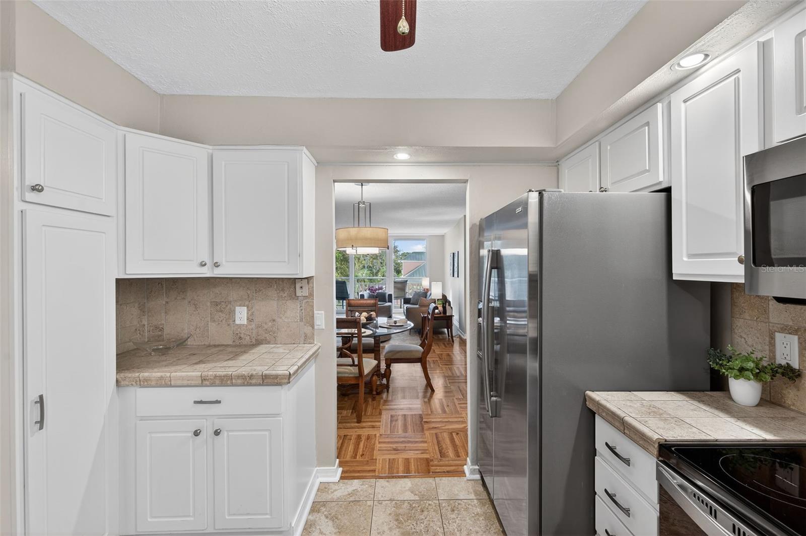 Image 9 of 34 For 700 Beach Drive Ne 406