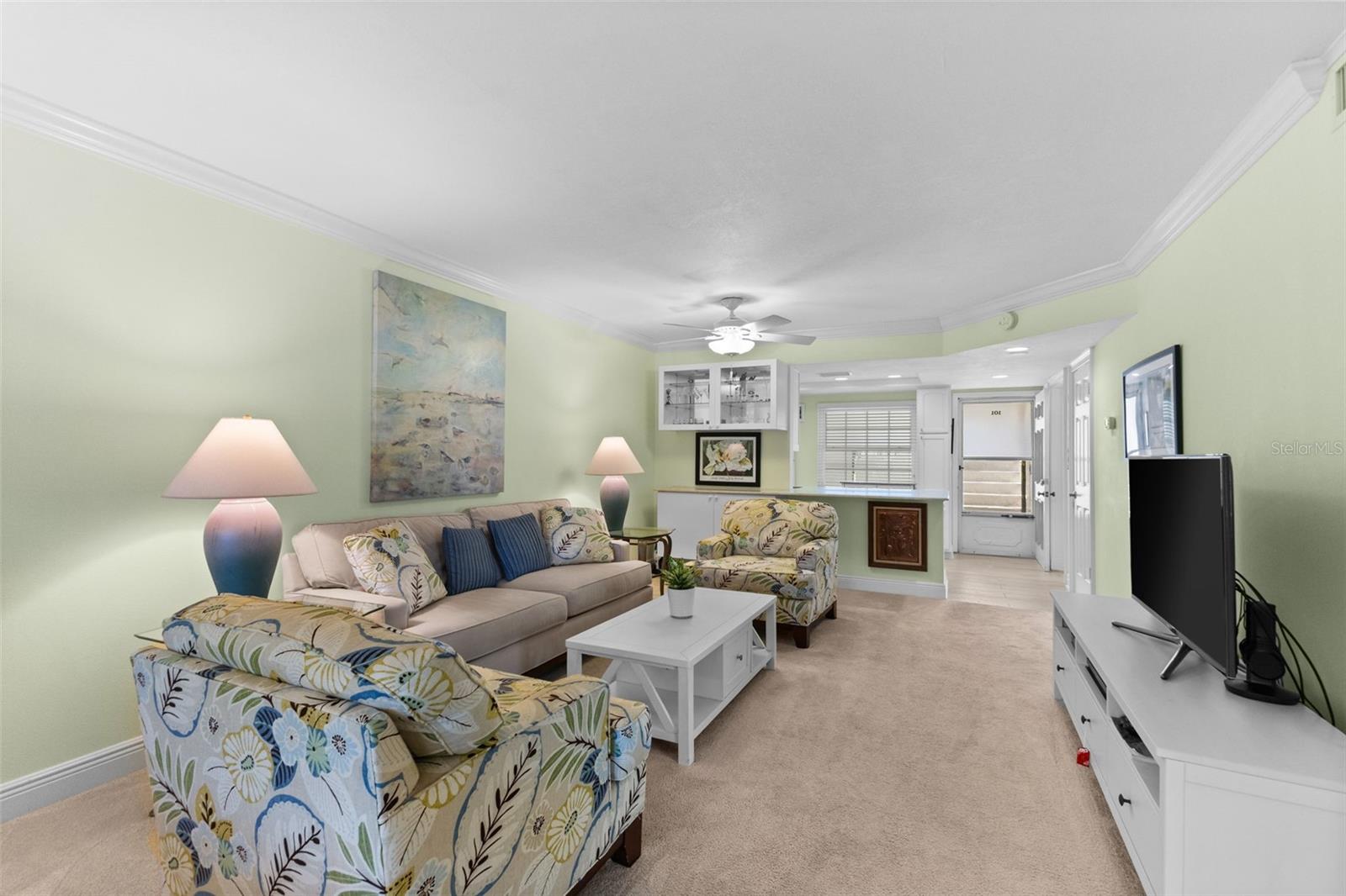 Image 12 of 31 For 948 Virginia Street 101