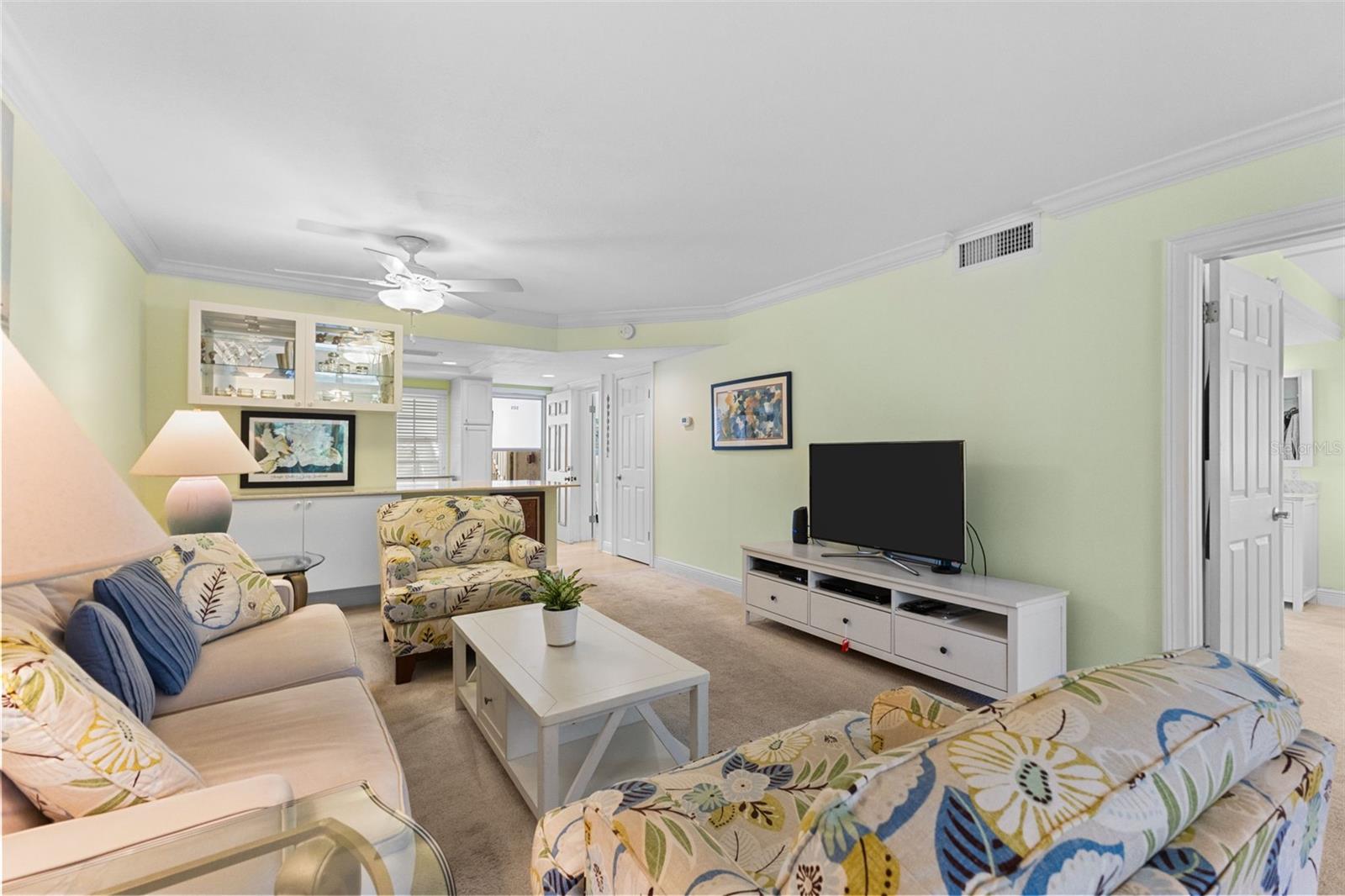 Image 13 of 31 For 948 Virginia Street 101