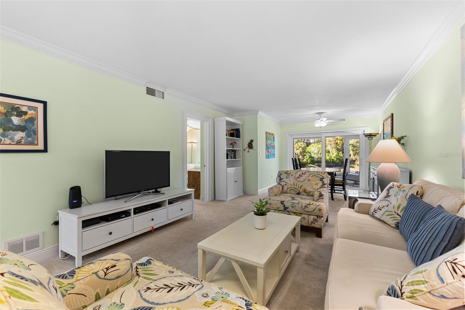 Image 15 of 31 For 948 Virginia Street 101