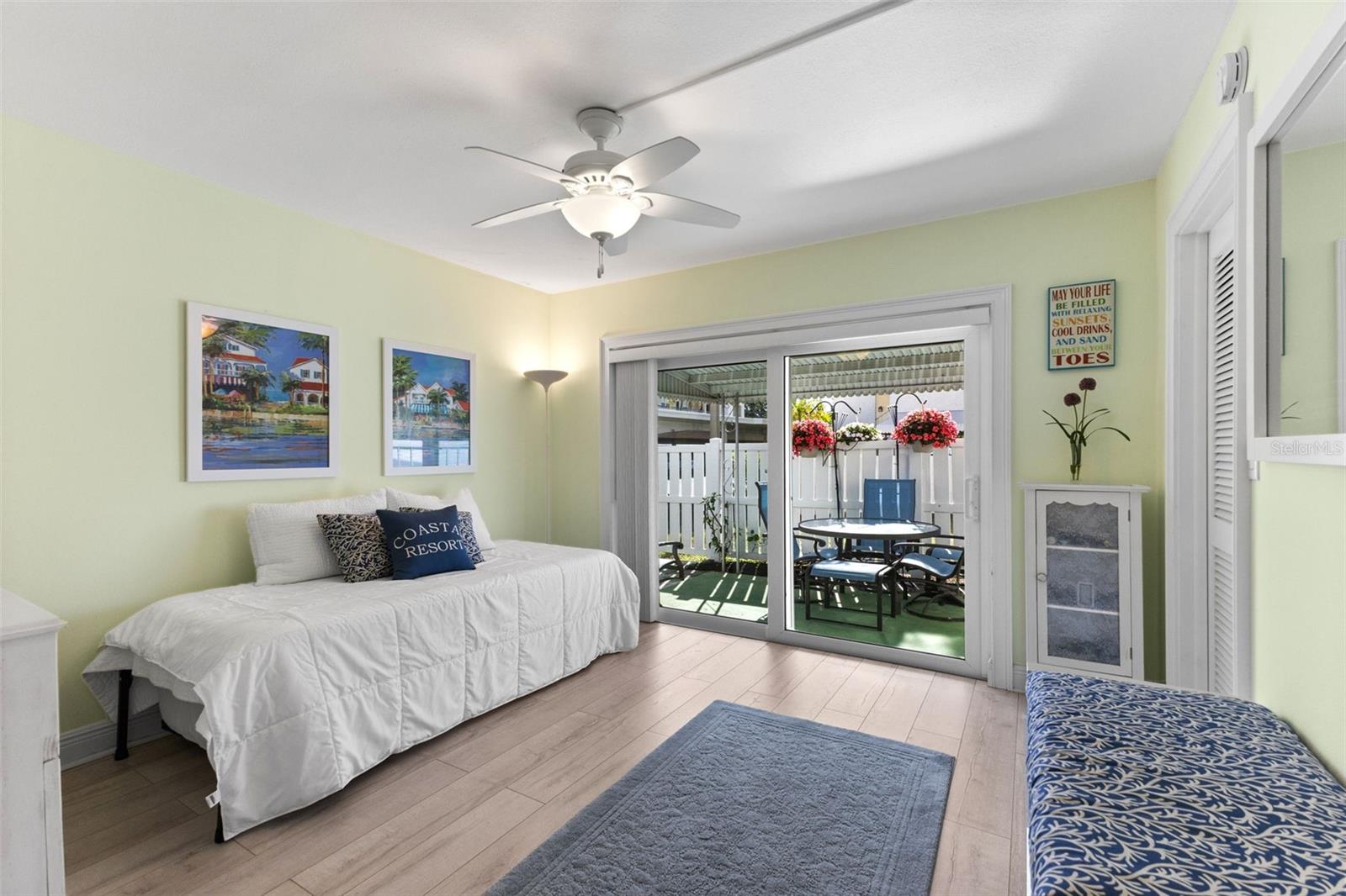 Image 22 of 31 For 948 Virginia Street 101