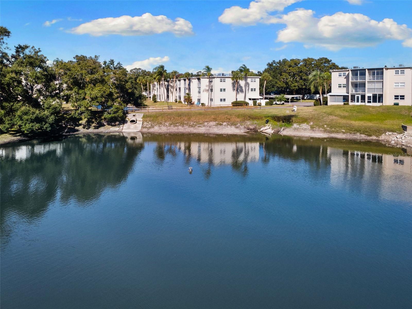 Image 26 of 31 For 948 Virginia Street 101