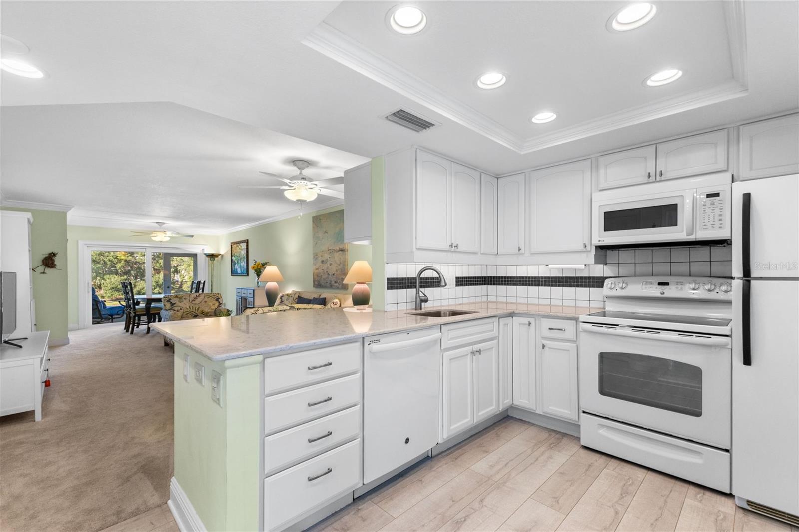 Image 7 of 31 For 948 Virginia Street 101