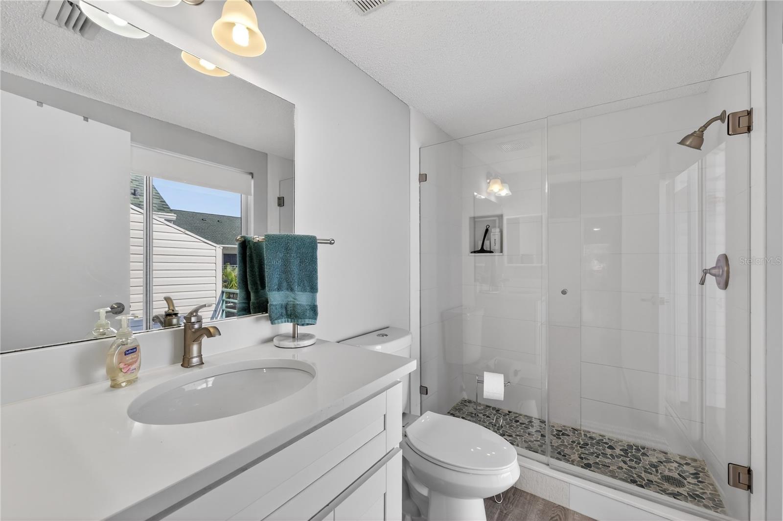 Image 10 of 26 For 320 Island Way 603