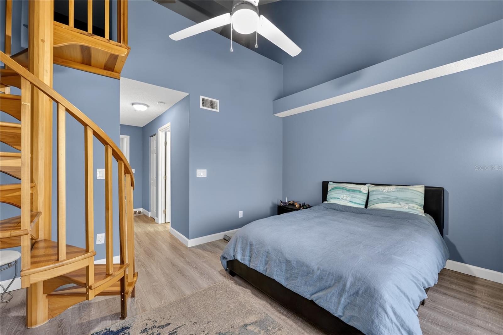 Image 12 of 26 For 320 Island Way 603