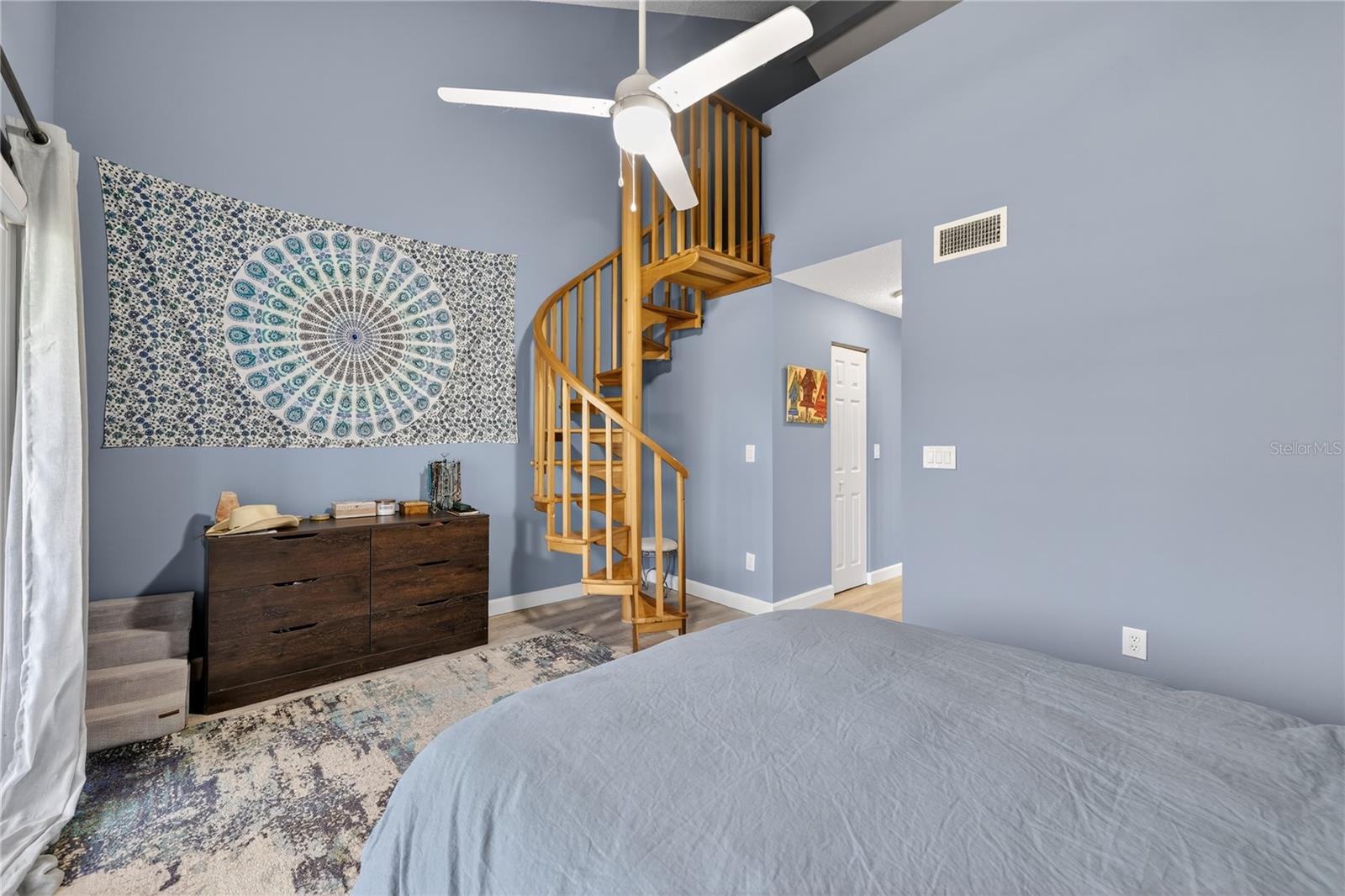 Image 13 of 26 For 320 Island Way 603