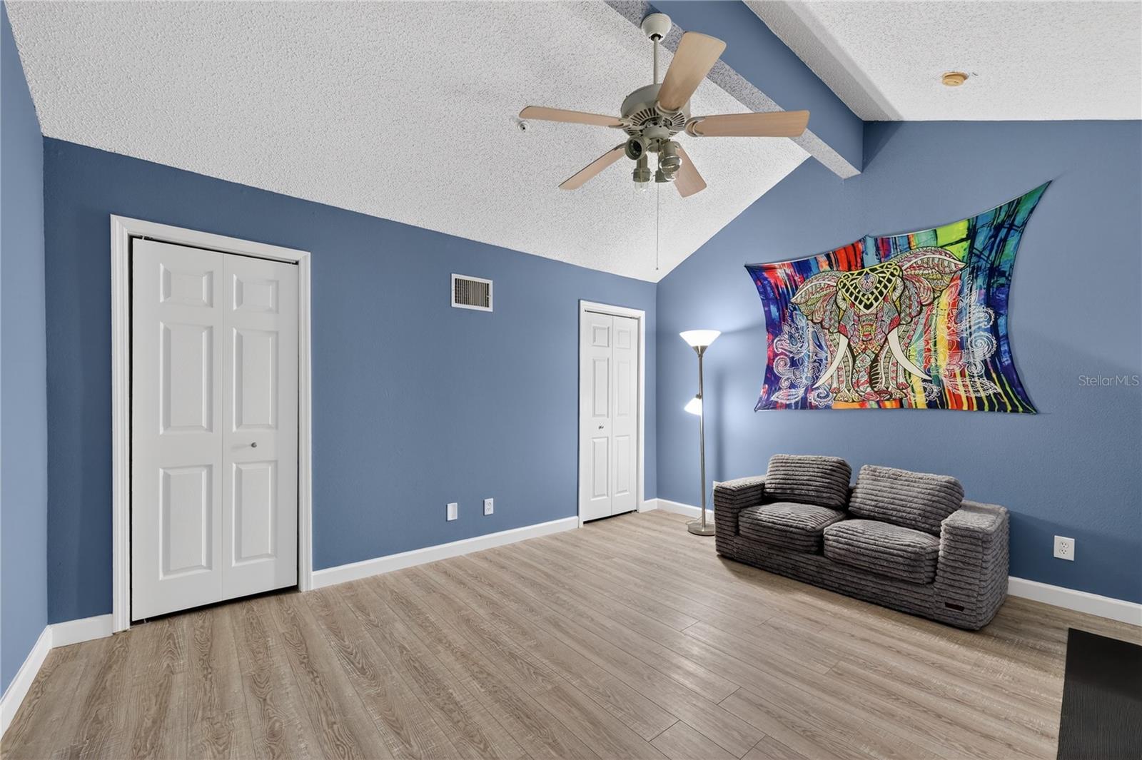 Image 18 of 26 For 320 Island Way 603