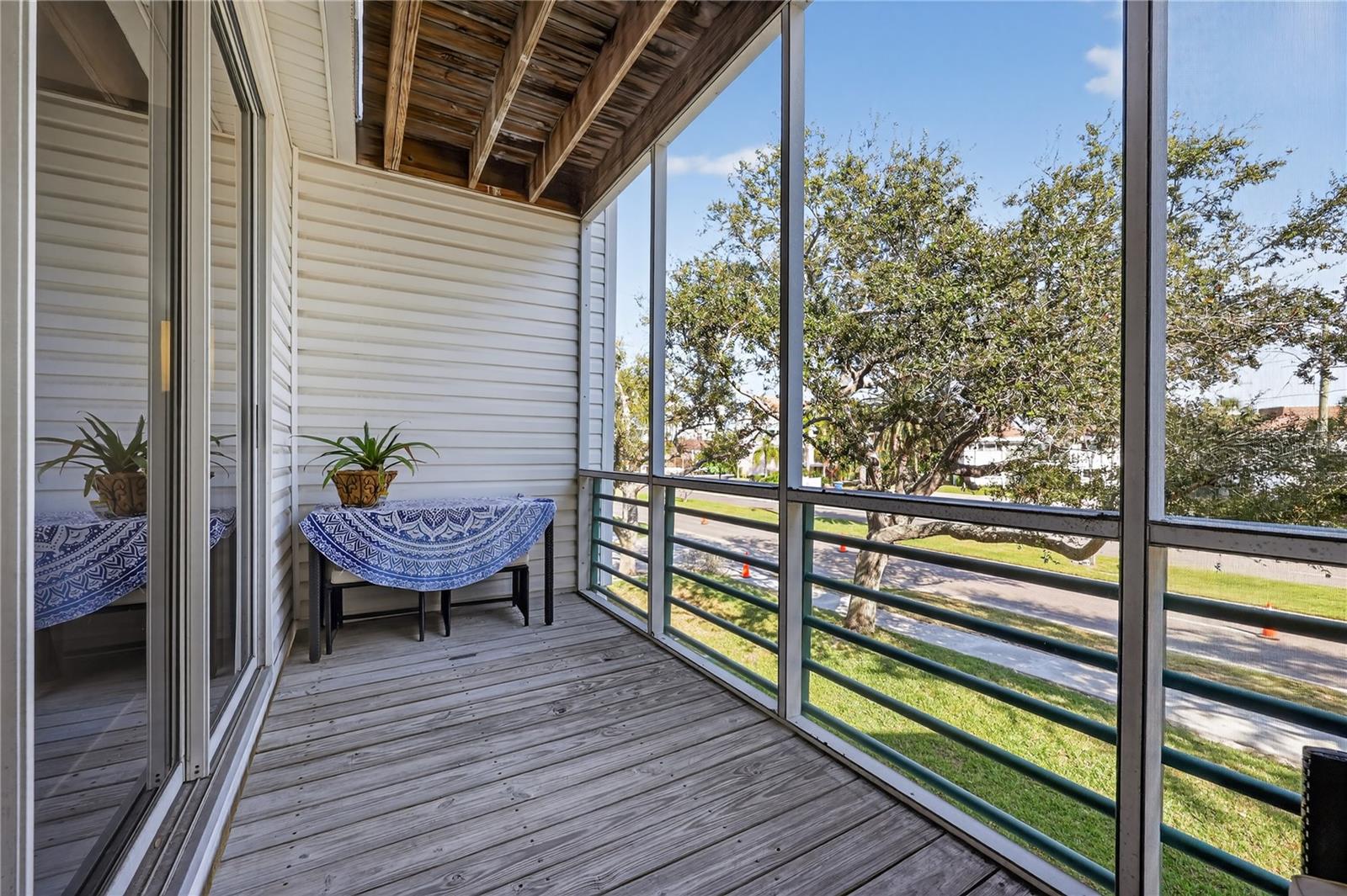 Image 21 of 26 For 320 Island Way 603