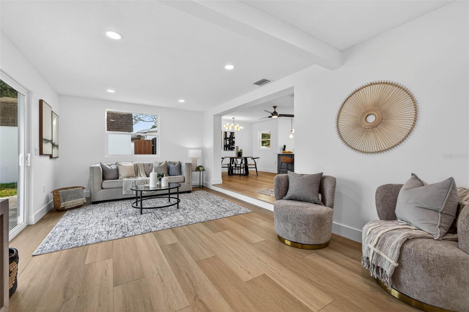 Listing photo id 16 for 4623 Carson Street Ne