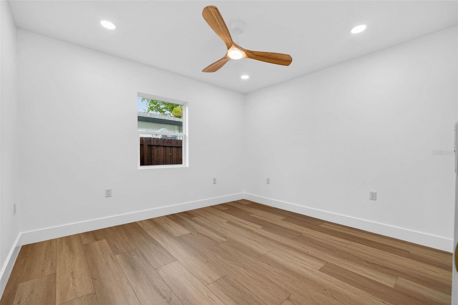 Listing photo id 20 for 4623 Carson Street Ne