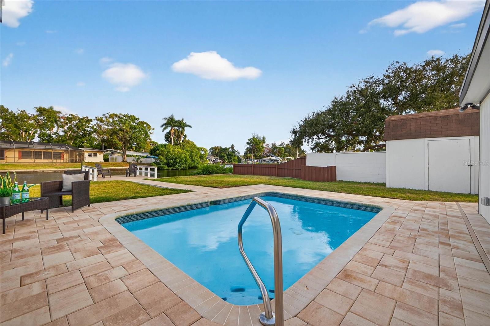 Listing photo id 23 for 4623 Carson Street Ne