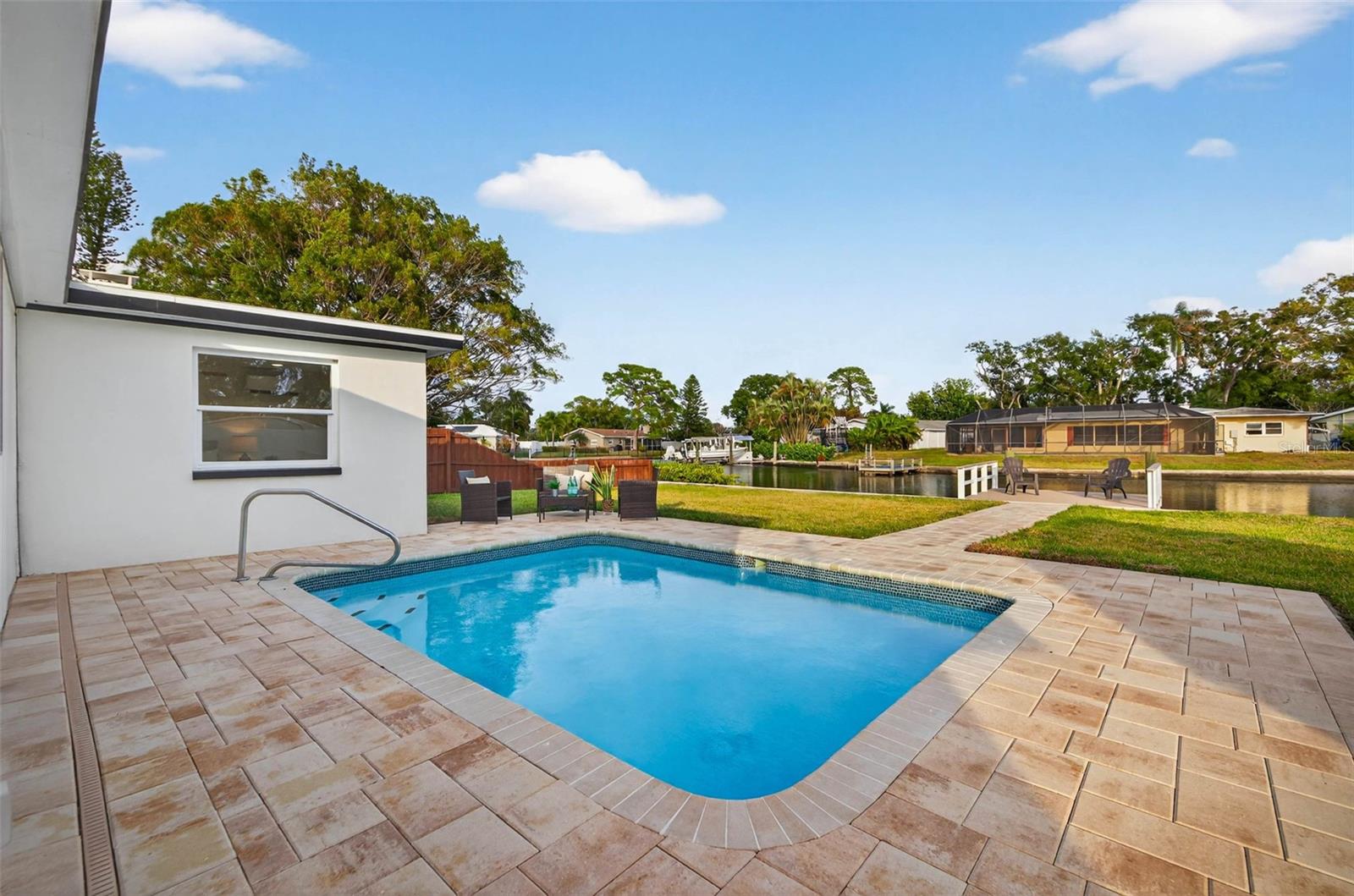 Listing photo id 25 for 4623 Carson Street Ne