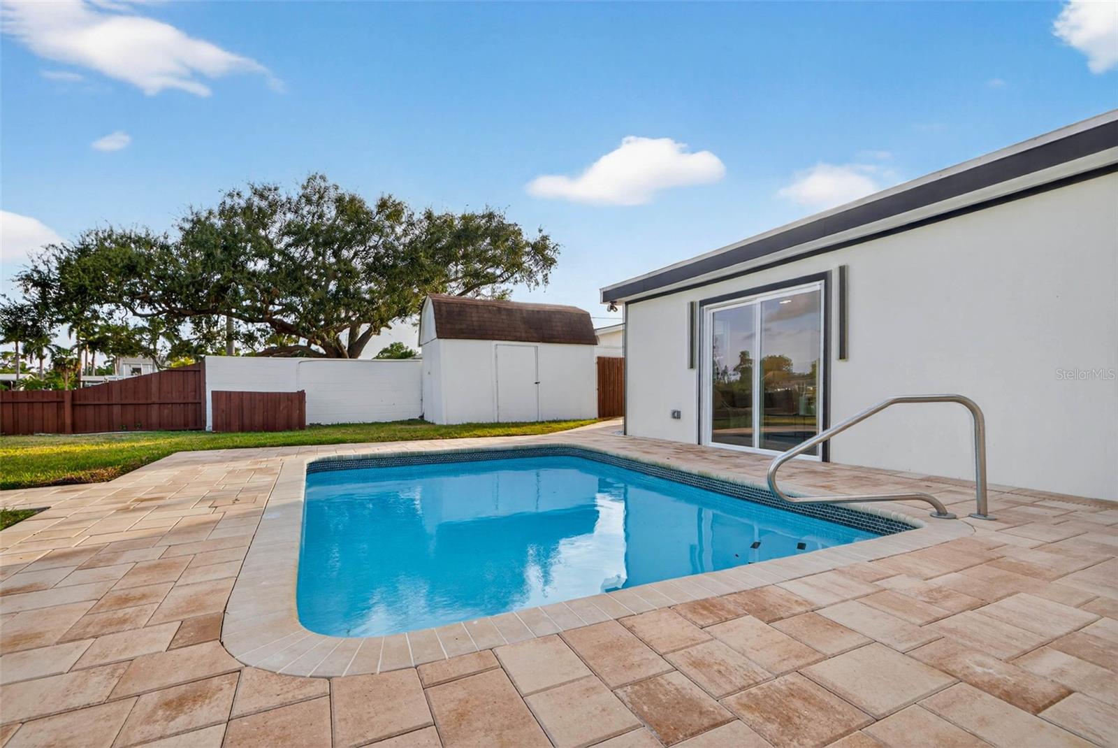 Listing photo id 26 for 4623 Carson Street Ne