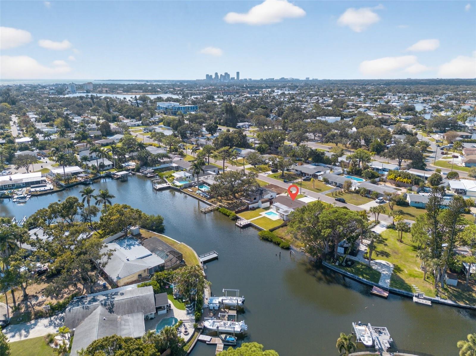 Listing photo id 36 for 4623 Carson Street Ne