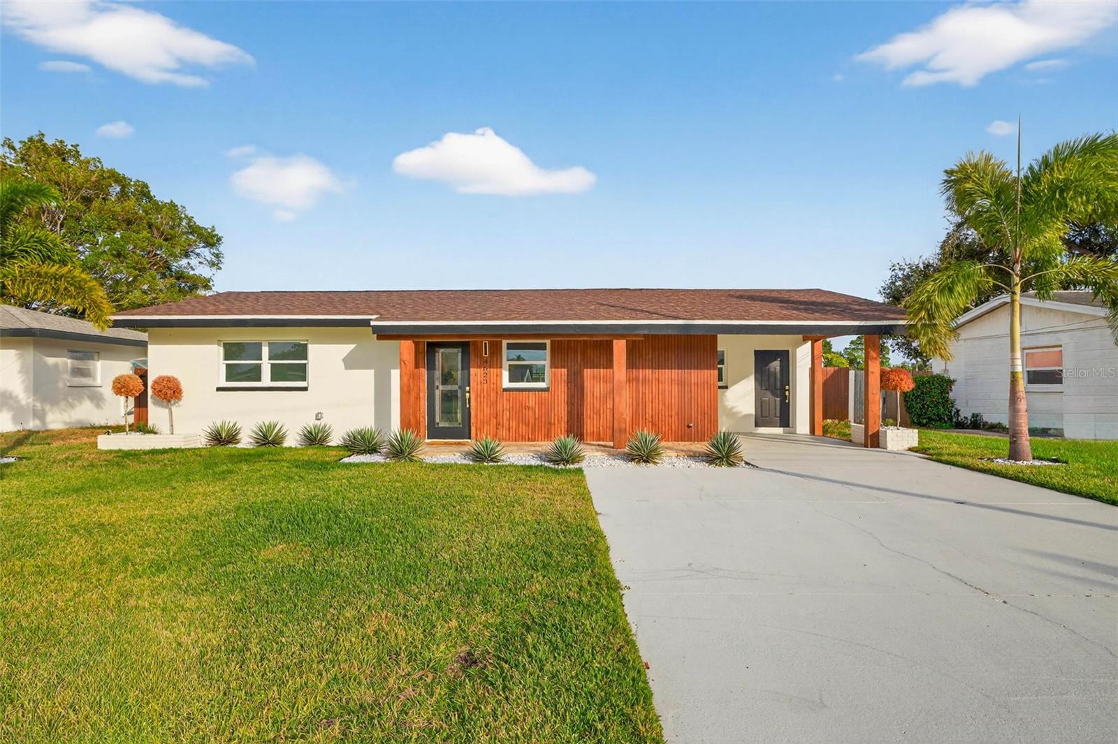 Listing photo id 37 for 4623 Carson Street Ne