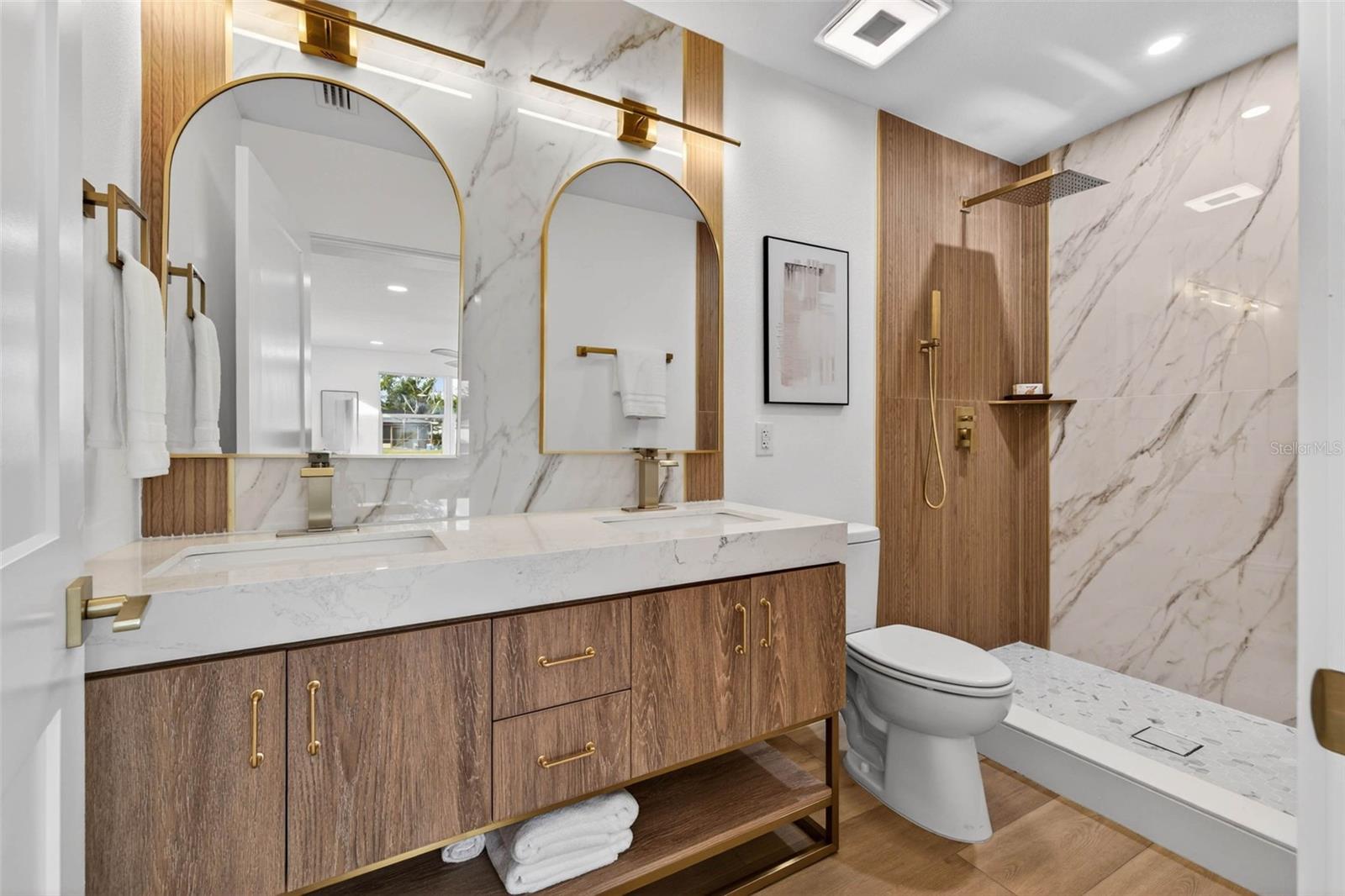 Listing photo id 2 for 4623 Carson Street Ne