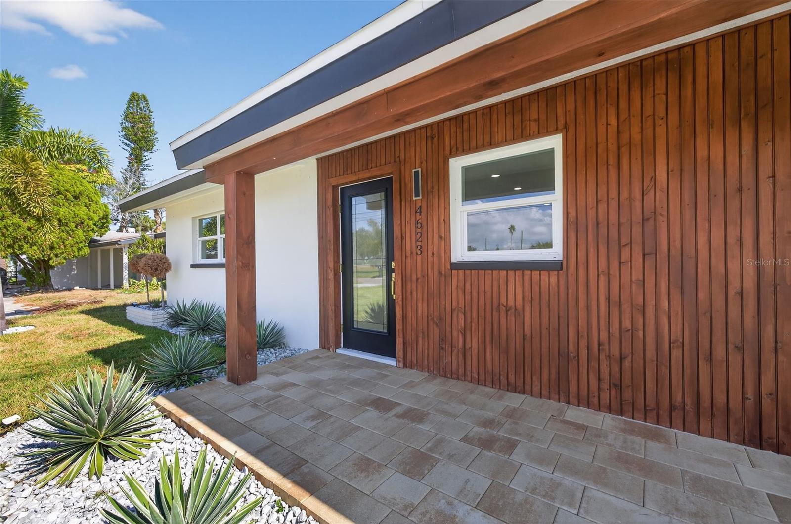 Listing photo id 38 for 4623 Carson Street Ne