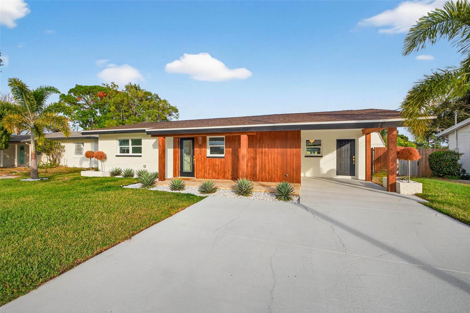 Listing photo id 39 for 4623 Carson Street Ne