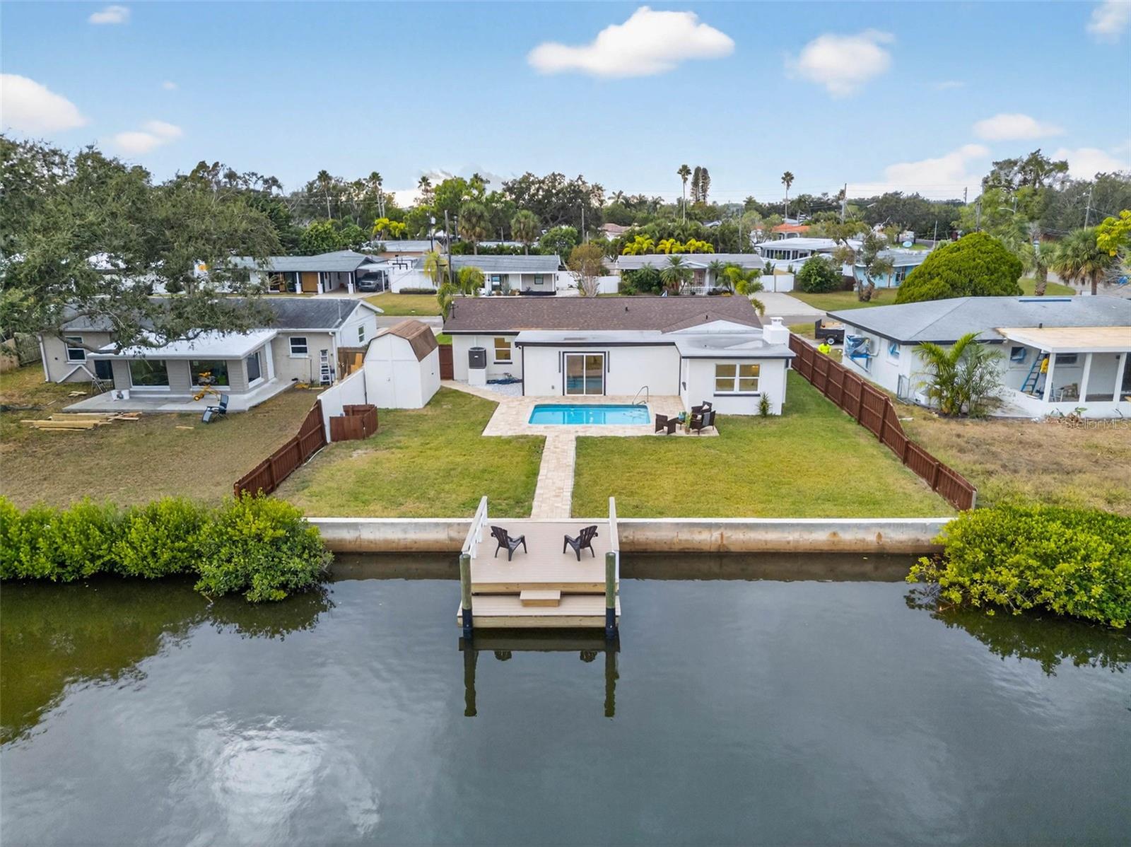 Listing photo id 3 for 4623 Carson Street Ne