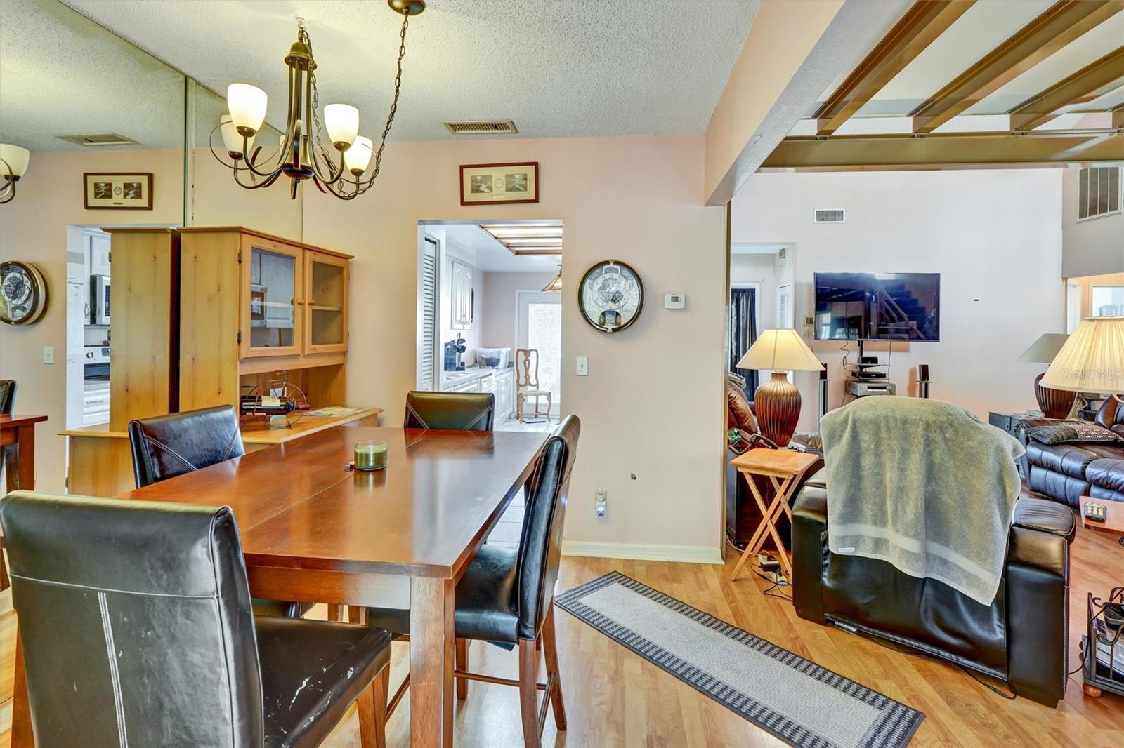 Image 13 of 39 For 8352 Meadowbrook Drive 11