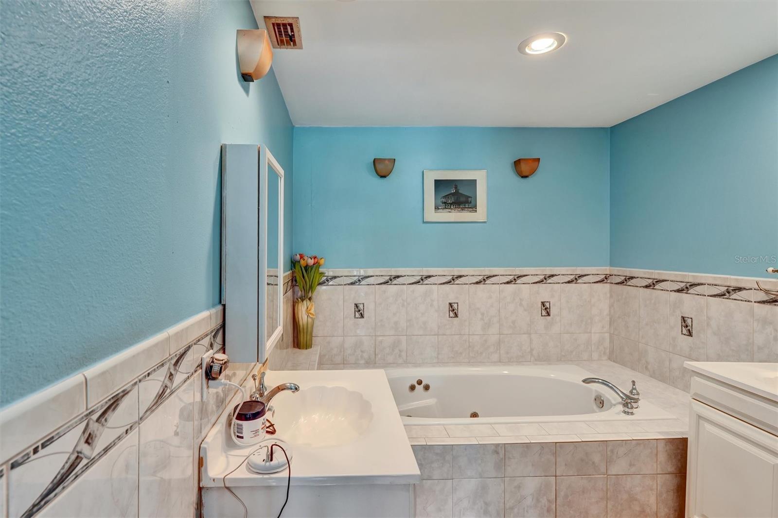 Image 17 of 39 For 8352 Meadowbrook Drive 11